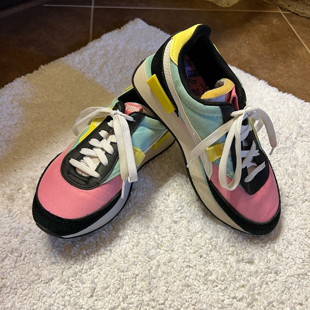 Girls Puma Future Rider Tennis Shoes -Size 4